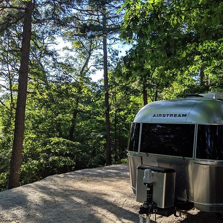 Airstream Caravel 2020 Loblolly Pines Adventure Camp Otel Eureka Springs Dış mekan fotoğraf